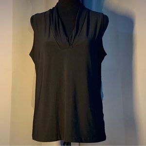 Jones Studios Separates black sleeveless v-neck shell blouse